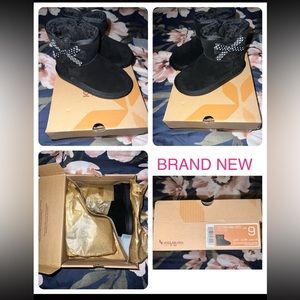 Brand New Koolaburra T Victoria Mini Dots Toddler Girls Black Suede Boots
